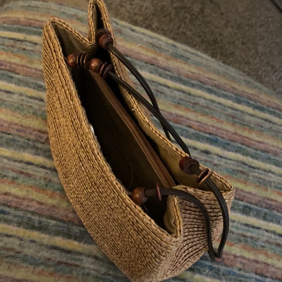 Free with bundle - Straw purse!! - Picture 7 of 7